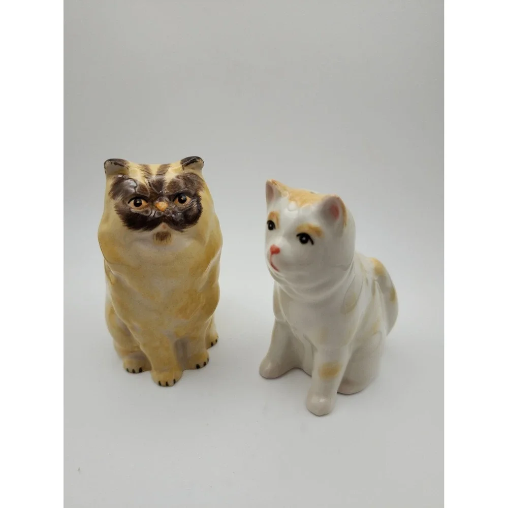 Novelty Cat Salt and Pepper Set. Made In Taiwan. Vintage Style Cat Decor